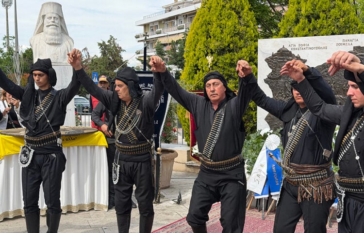 Πυρρίχιος χορός σέρρα για τα 107 χρόνια από τη Γενοκτονία των Ποντίων, 19 Μαΐου 2026 (φωτ.: Μητρόπολη Νέας Κρήνης και Καλαμαριάς)