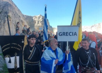 Στην Απουλία στη νότια Ιταλία, μέλη της Καλλιτεχνικής Στέγης Ποντίων Βορείου Ελλάδος (φωτ.: Facebook / Καλλιτεχνική Στέγη Ποντίων Βορείου Ελλάδος)