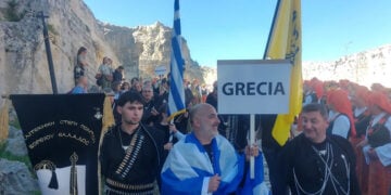 Στην Απουλία στη νότια Ιταλία, μέλη της Καλλιτεχνικής Στέγης Ποντίων Βορείου Ελλάδος (φωτ.: Facebook / Καλλιτεχνική Στέγη Ποντίων Βορείου Ελλάδος)