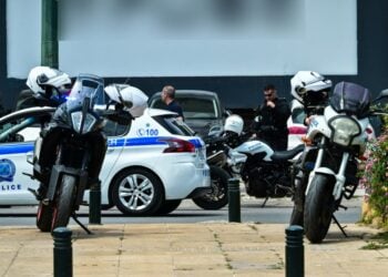Εικόνα από το σημείο του αιματηρού επεισοδίου στις Τζιτζιφιές στην Καλλιθέα (φωτ.: Τατιάνα Μπόλαρη/ EUROKINISSI)