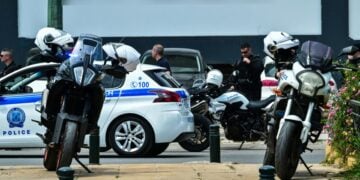 Εικόνα από το σημείο του αιματηρού επεισοδίου στις Τζιτζιφιές στην Καλλιθέα (φωτ.: Τατιάνα Μπόλαρη/ EUROKINISSI)