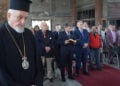 Ο Νίκος Ανδρουλάκης συμμετείχε στο Συλλείτουργο στο ναό του Αγίου Θεοδώρου στη Μαλακοπή της Καππαδοκίας. Διακρίνεται να αναγινώσκει το Σύμβολο της Πίστεως. Δίπλα του ο Μάξιμος Χαρακόπουλος και σε πρώτο πλάνο ο μητροπολίτης Χαλκηδόνος Εμμανουήλ (φωτ.: Οικουμενικό Πατριαρχείο / Νίκος Παπαχρήστου)