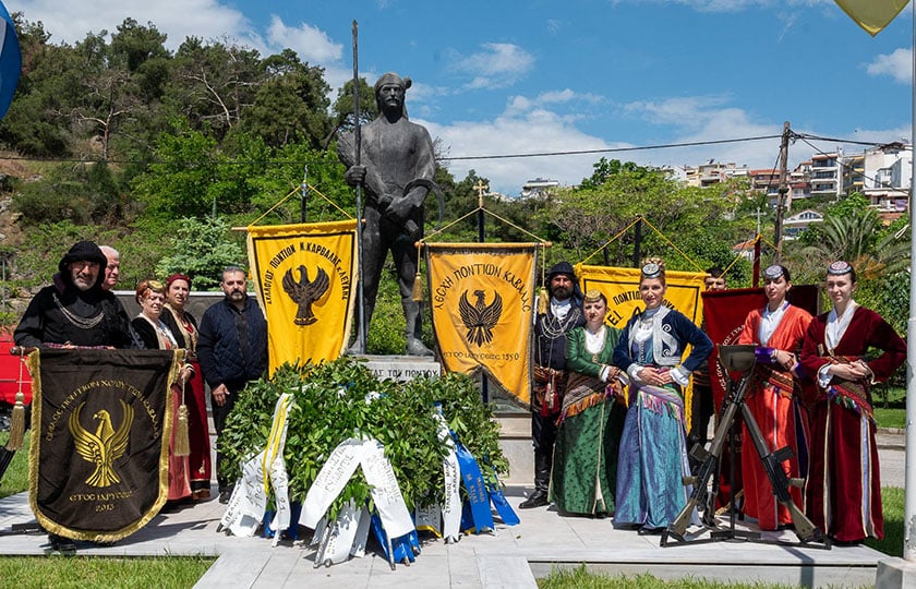 Το Μνημείο του Ακρίτα του Πόντου στη Καβάλα, Κυριακή 24 Μαΐου (φωτ.: Δήμος Καβάλας / Κώστας Σαραϊδάρης)
