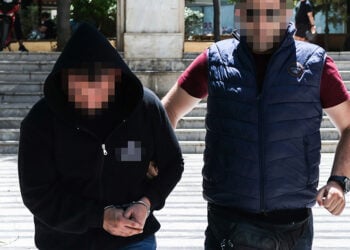 Ο 30χρονος σύζυγος οδηγείται στα δικαστήρια Ηρακλείου, Τρίτη 12 Μαΐου 2026 (φωτ.: EUROKINISSI / Στέφανος Ραπάνης)