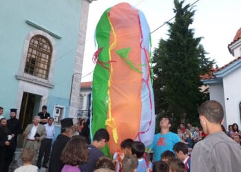 Πέταγμα του φαναριού στις 3/6/2012 (φωτ.: Παναγιώτη Κουτσκουδής)