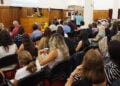 Ο Θεόφιλος Καστανίδης ομιλητής στην κατάμεστη αίθουσα της Διακιδείου Σχολής Λαού Πατρών, Τετάρτη 27 Μαΐου 2026 (φωτ.: Οδυσσέας Ξεριζωτής)