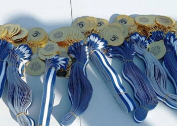 Τα αναμνηστικά μετάλλια για τον αγώνα δρόμου που έγινε στην παραλία Βόλου το 2025 (φωτ.: Facebook / Ένωση Ποντίων Νομού Μαγνησίας)