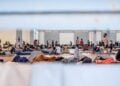 Πρόσφυγες και μετανάστες στο Εκθεσιακό Κέντρο Αγυιάς Χανιών, τον Σεπτέμβριο του 2025 (φωτ.: EUROKINISSI)