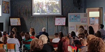 Προβολή στο πλαίσιο της εκδήλωσης «Στα χνάρια των Μικρασιατών προσφύγων» (φωτ.: 5ο Δημοτικό Σχολείο Λαμίας)