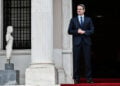 Ο Κυριάκος Μητσοτάκης στην είσοδο του Μαξίμου (φωτ.: EUROKINISSI / Τατιάνα Μπόλαρη)