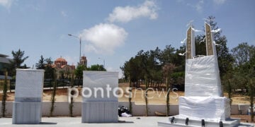Το μνημείο στο Παραλίμνι, πριν από τα αποκαλυπτήρια (φωτ.: Έλλη Τσολάκη)