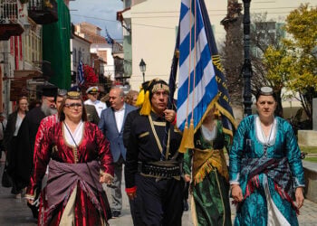 Από τον μητροπολιτικό ναό του Ναυπλίου στο μνημείο που είναι αφιερωμένο στον Δημήτριο Υψηλάντη. Κυριακή 24 Μαΐου 2026 (φωτ.: ΑΠΕ-ΜΠΕ / Ευάγγελος Μπουγιώτης)