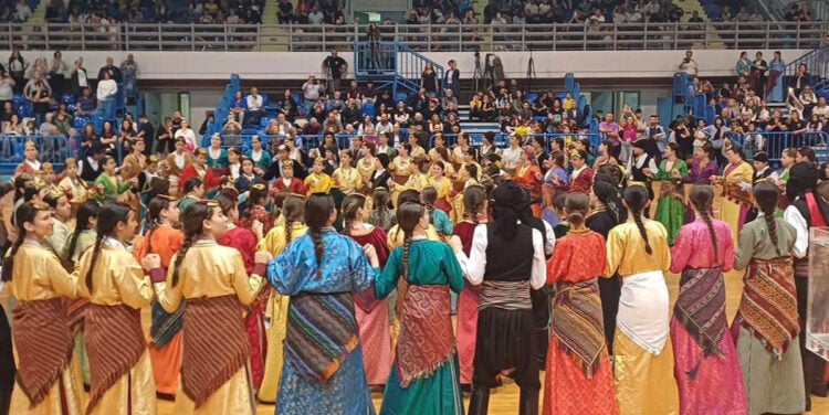 Στιγμιότυπο από το 14ο Παιδικό-Εφηβικό Φεστιβάλ Ποντιακών Χορών που πραγματοποιήθηκε στο Κιλκίς. Σάββατο 3 Μαΐου 2025 (φωτ.: Facebook / Σύνδεσμος Ποντιακών Σωματίων Κεντρικής Μακεδονίας και Θεσσαλίας)