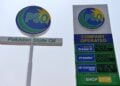 Και ενώ το διπλωματικό παιχνίδι συνεχίζεται οι τιμές των καυσίμων εξακολουθούν να ανεβαίνουν σε όλον τον πλανήτη παρά το ότι πλοία έχουν αρχίσει να περνούν από τα Στενά του Ορμούζ (φωτ.: 
EPA/ARSHAD ARBAB)