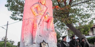 Το μνημείο του Πόντιου ακρίτα, στο Πανόραμα (φωτ.: facebook / Ένωση Ποντίων Πανοράματος)