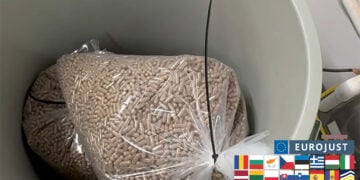 Πλαστά φάρμακα και σκευάσματα που κατασχέθηκαν (πηγή: YouTube / Eurojust)