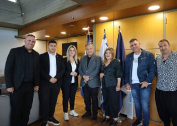 Από τη συνάντηση αντιπροσωπείας της ΠΟΠΣ με τον Στέλιο Αγγελούδη, Τετάρτη 6 Μαΐου 2026 (φωτ.: Πανελλήνια Ομοσπονδία Ποντιακών Σωματείων)