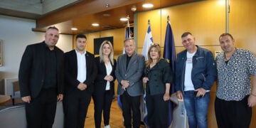 Από τη συνάντηση αντιπροσωπείας της ΠΟΠΣ με τον Στέλιο Αγγελούδη, Τετάρτη 6 Μαΐου 2026 (φωτ.: Πανελλήνια Ομοσπονδία Ποντιακών Σωματείων)