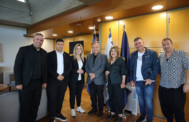 Από τη συνάντηση αντιπροσωπείας της ΠΟΠΣ με τον Στέλιο Αγγελούδη, Τετάρτη 6 Μαΐου 2026 (φωτ.: Πανελλήνια Ομοσπονδία Ποντιακών Σωματείων)