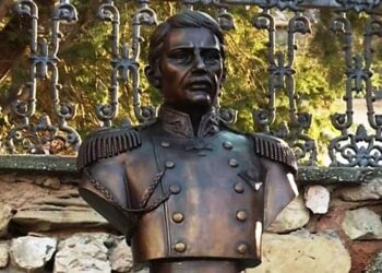 Η προτομή του Θεοδοσίου Ρεβελιώτη στην Μπαλακλάβα (πηγή: Σύλλογος Ελλήνων Μόσχας)