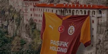 Η φανέλα της Γαλατασαράι πάνω στην Παναγία Σουμελά (πηγή: Χ)