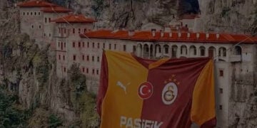 Η φανέλα της Γαλατασαράι πάνω στην Παναγία Σουμελά (πηγή: Χ)