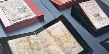 Μία από τις σημαντικότερες γεωγραφικές εγκυκλοπαίδειες της αρχαιότητας, του Στράβωνα, εκτίθεται στο Μουσείο Σαμψούντας, μαζί με σπάνια πρωτότυπα γεωγραφικά έργα (φωτ.: IHA)