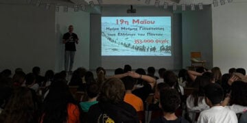 Από τη δράση του Συλλόγου Ποντίων Φοιτητών Νομού Αττικής στο 8ο Δημοτικό Νέας Φιλαδέλφειας, Δευτέρα 11 Μαΐου 2026 (φωτ.: Facebook / Σύλλογος Ποντίων Φοιτητών Νομού Αττικής)