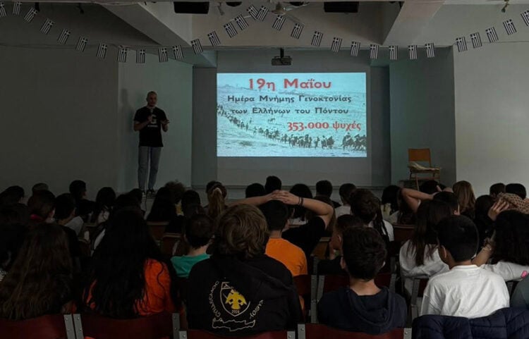 Από τη δράση του Συλλόγου Ποντίων Φοιτητών Νομού Αττικής στο 8ο Δημοτικό Νέας Φιλαδέλφειας, Δευτέρα 11 Μαΐου 2026 (φωτ.: Facebook / Σύλλογος Ποντίων Φοιτητών Νομού Αττικής)