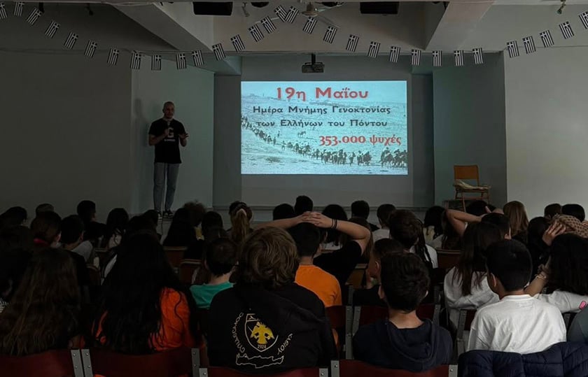 Από τη δράση του Συλλόγου Ποντίων Φοιτητών Νομού Αττικής στο 8ο Δημοτικό Νέας Φιλαδέλφειας, Δευτέρα 11 Μαΐου 2026 (φωτ.: Facebook / Σύλλογος Ποντίων Φοιτητών Νομού Αττικής)