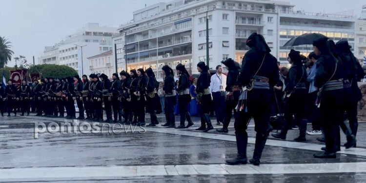 Πυρριχιστές του ΣΠοΣ Νοτίου Ελλάδος και Νήσων στο Μνημείο του Άγνωστου Στρατιώτη, Τρίτη 19 Μαΐου 2026 (φωτ.: Γεωργία Βορύλλα)