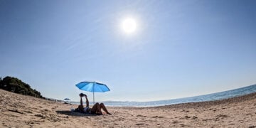 Καλοκαιρινός ήλιος (φωτ.: EUROKINISSI / Γιώργος Κονταρίνης)