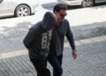 Στον 7ο τακτικό εισαγγελέα Θεσσαλονίκης οδηγείται ο ένας από τους δύο κατηγορούμενους για τη δολοφονία του 54χρονου, Δευτέρα 11 Μαΐου 2026 (φωτ.: EUROKINISSI / Νάσος Σιμόπουλος)