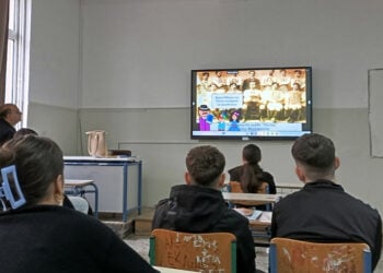 Στιγμιότυπο από την προβολή του βίντεο για τη Γενοκτονία των Ποντίων σε τάξη του 1ου Γυμνασίου Τυρνάβου (φωτ.: 1ο Γυμνάσιο Τυρνάβου)