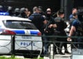 Ισχυρές αστυνομικές δυνάμεις έξω από το κατάστημα στις Τζιτζιφιές, όπου έπεσαν πυροβολισμοί, Κυριακή 10 Μαΐου 2026 (φωτ.: EUROKINISSI / Τατιάνα Μπόλαρη)