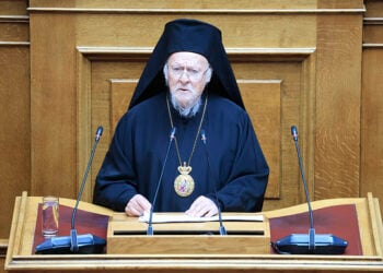 Ο Οικουμενικός Πατριάρχης Βαρθολομαίος στο βήμα της ελληνικής Βουλής, κατά τη διάρκεια ειδικής συνεδρίασης. Τρίτη 6 Μαΐου 2026 (φωτ.: EUROKINISSI / Γιώργος Κονταρίνης)