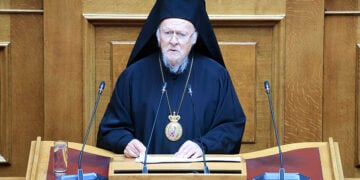 Ο Οικουμενικός Πατριάρχης Βαρθολομαίος στο βήμα της ελληνικής Βουλής, κατά τη διάρκεια ειδικής συνεδρίασης. Τρίτη 6 Μαΐου 2026 (φωτ.: EUROKINISSI / Γιώργος Κονταρίνης)