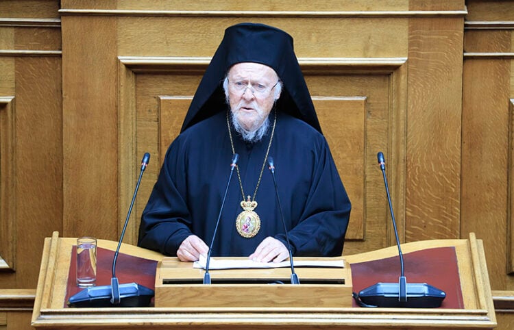 Ο Οικουμενικός Πατριάρχης Βαρθολομαίος στο βήμα της ελληνικής Βουλής, κατά τη διάρκεια ειδικής συνεδρίασης. Τρίτη 6 Μαΐου 2026 (φωτ.: EUROKINISSI / Γιώργος Κονταρίνης)