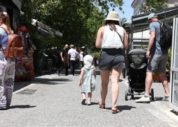 Υψηλές θερμοκρασίες στην Αθήνα (φωτ.: EUROKINISSI / Δανάη Δαυλοπούλου)