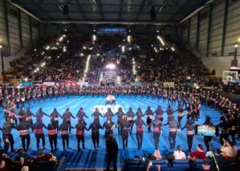 Η στιγμή του Πυρρίχιου Σέρρα στο 19ο Φεστιβάλ Ποντιακών Χορών της Παμποντιακής Ομοσπονδίας Ελλάδος, στην Καρδίτσα (φωτ.: poe.org.gr)