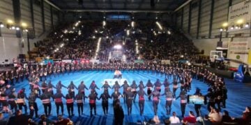 Η στιγμή του Πυρρίχιου Σέρρα στο 19ο Φεστιβάλ Ποντιακών Χορών της Παμποντιακής Ομοσπονδίας Ελλάδος, στην Καρδίτσα (φωτ.: poe.org.gr)