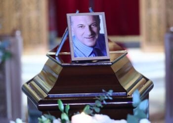 Κηδεία του πρώην βουλευτή του ΣΥΡΙΖΑ-ΠΣ και δημοσιογράφου Νάσου Αθανασίου στον  Ιερό Ναό Μεταμορφώσεως του Σωτήρος στα Άνω Βριλήσσια, Πέμπτη 4 Ιουνίου (φωτ.: Σωτήρης Δημητρόπουλος/ EUROKINISSI)