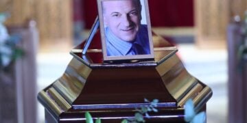 Κηδεία του πρώην βουλευτή του ΣΥΡΙΖΑ-ΠΣ και δημοσιογράφου Νάσου Αθανασίου στον  Ιερό Ναό Μεταμορφώσεως του Σωτήρος στα Άνω Βριλήσσια, Πέμπτη 4 Ιουνίου (φωτ.: Σωτήρης Δημητρόπουλος/ EUROKINISSI)