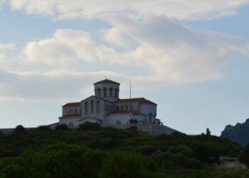 Ο Ιερός Ναός του Αγίου Ευγενίου στα Πετρωτά Ροδόπης (φωτ.: Ιερά Μητρόπολη Μαρωνείας και Κομοτηνής)