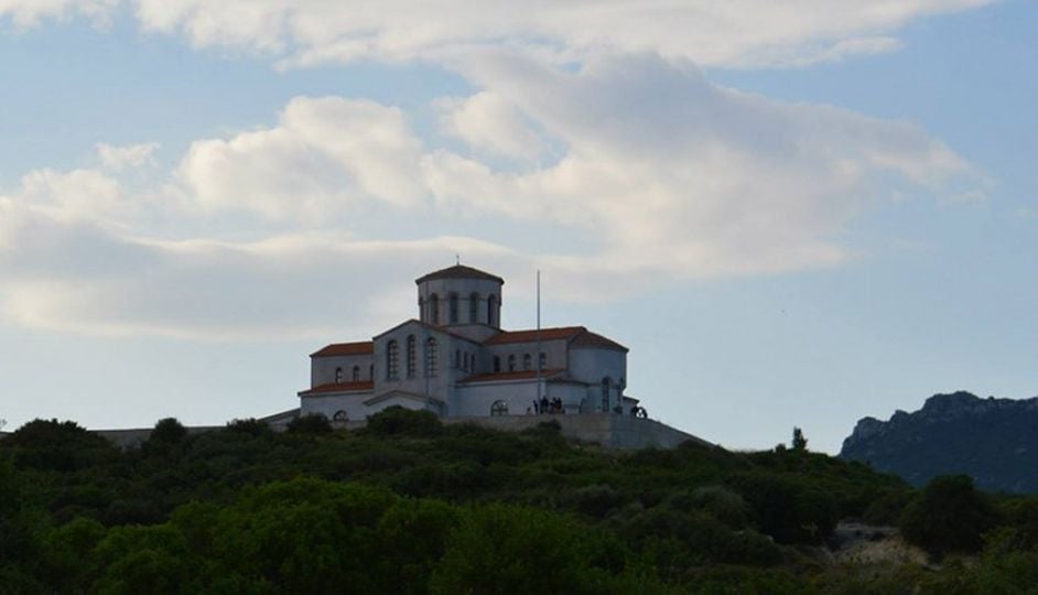 Ο Ιερός Ναός του Αγίου Ευγενίου στα Πετρωτά Ροδόπης (φωτ.: Ιερά Μητρόπολη Μαρωνείας και Κομοτηνής)