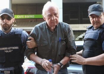 Στιγμιότυπο από τη μεταγωγή στον εισαγγελέα εφετών Πειραιά του Αλέξανδρου Γιωτόπουλου μετά την αναίρεση της απόφασης αποφυλάκισης του και την επιστροφή του στη φυλακή  (φωτ.: Δανάη Δαυλοπούλου / EUROKINISSI)