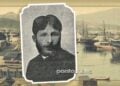 Ο Ανδρέας Σιμόνωφ με φόντο επιστολικό δελτάριο που απεικονίζει το Βατούμ την εποχή που διαβιούσε σε αυτό (φωτ.: Μικρασιατικόν Ημερολόγιον 1910/Εικ.: Αλεξία Ιωαννίδου)