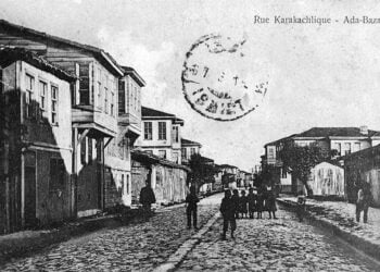 Άποψη από κεντρικό δρόμο στο Αντάπαζαρ των αρχών του 20ού αιώνα (πηγή: Virtual Genocide Memorial)