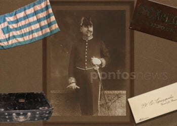 Ο Κ. Κυριαζόπουλος μς τη στολή του Γενικού Προξένου της Ελλάδας, και αντικείμενα που του ανήκαν, όπως το ιατρικό βαλιτσάκι του, η ελληνική σημαία κ.ο.κ. (πηγή: museumsvictoria.com.au. Εικ.: ΧΚ)