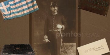 Ο Κ. Κυριαζόπουλος μς τη στολή του Γενικού Προξένου της Ελλάδας, και αντικείμενα που του ανήκαν, όπως το ιατρικό βαλιτσάκι του, η ελληνική σημαία κ.ο.κ. (πηγή: museumsvictoria.com.au. Εικ.: ΧΚ)